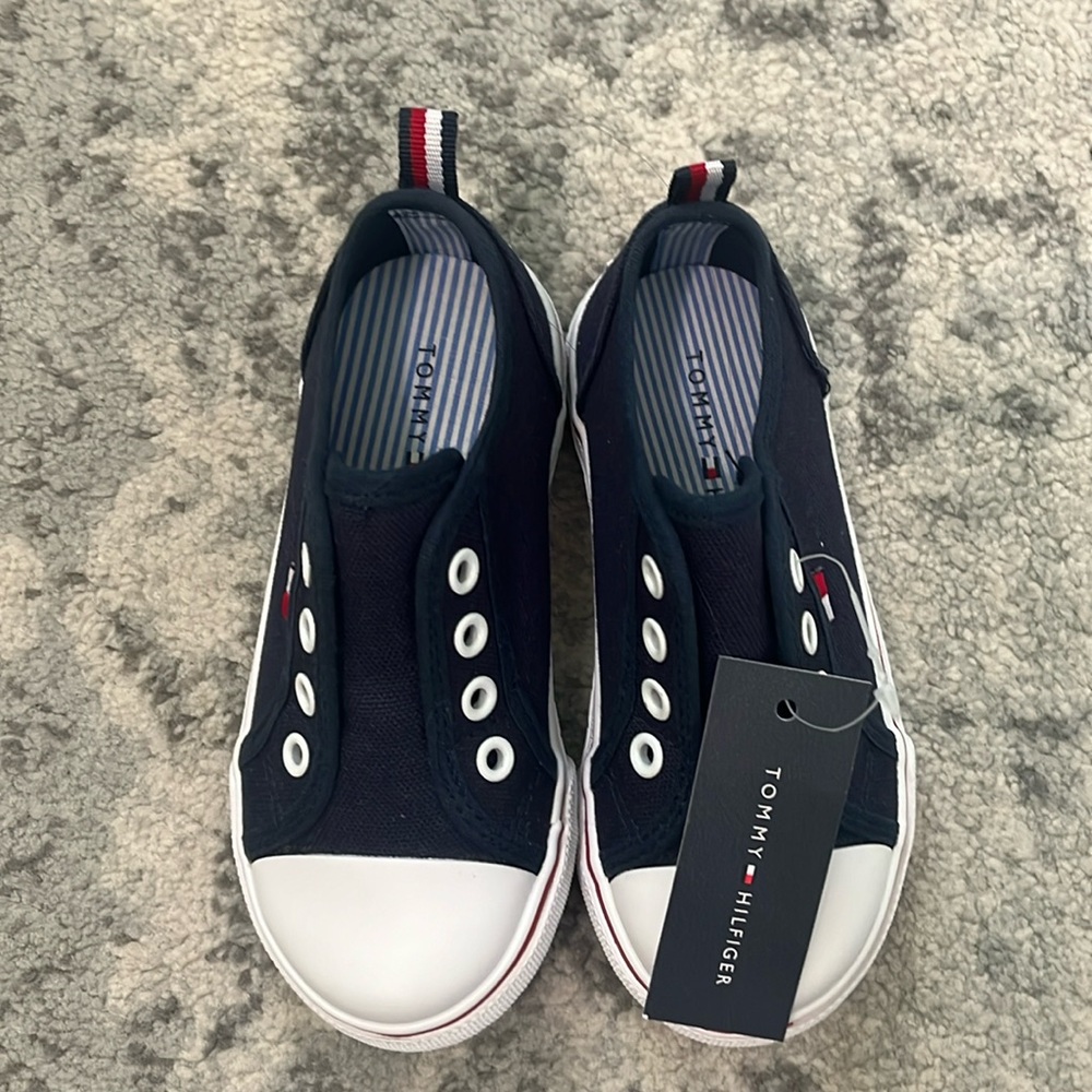 NEW Tommy Hilfiger LACELESS classy sneakers size 9